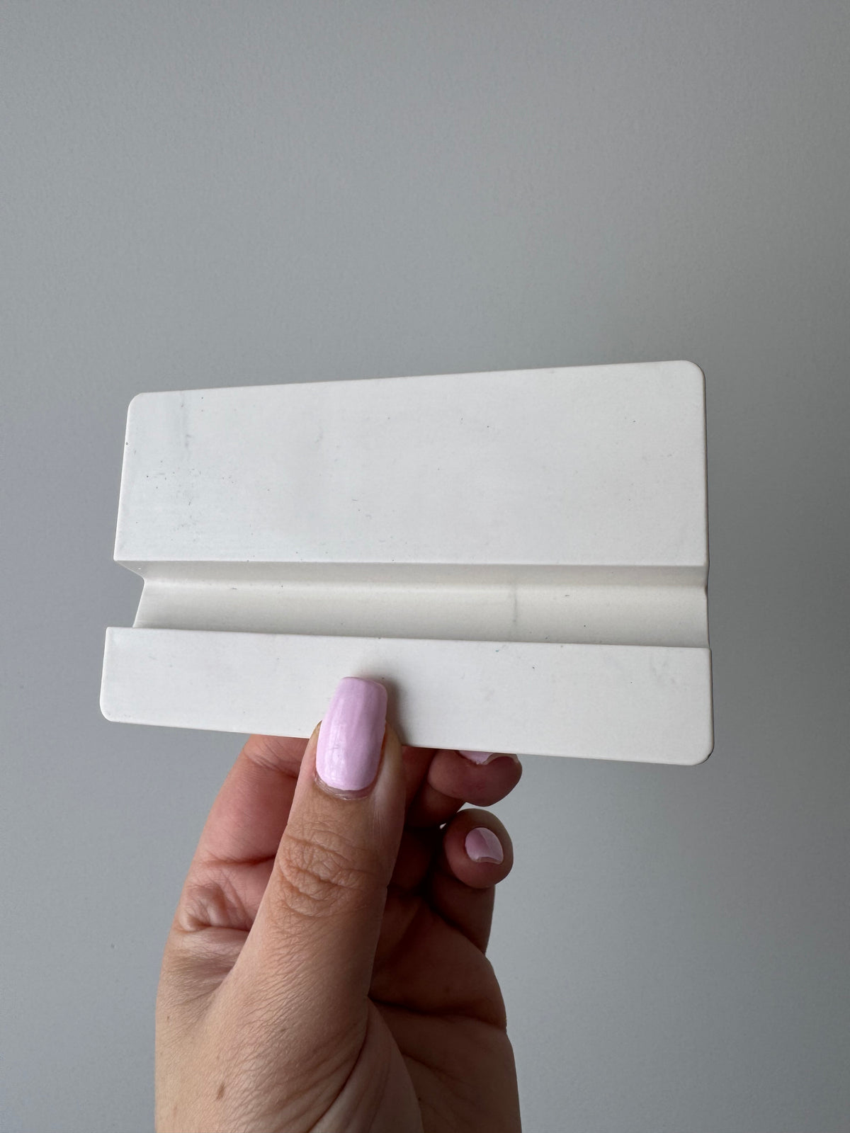 Studio Stand - Very Faint Grey Marble