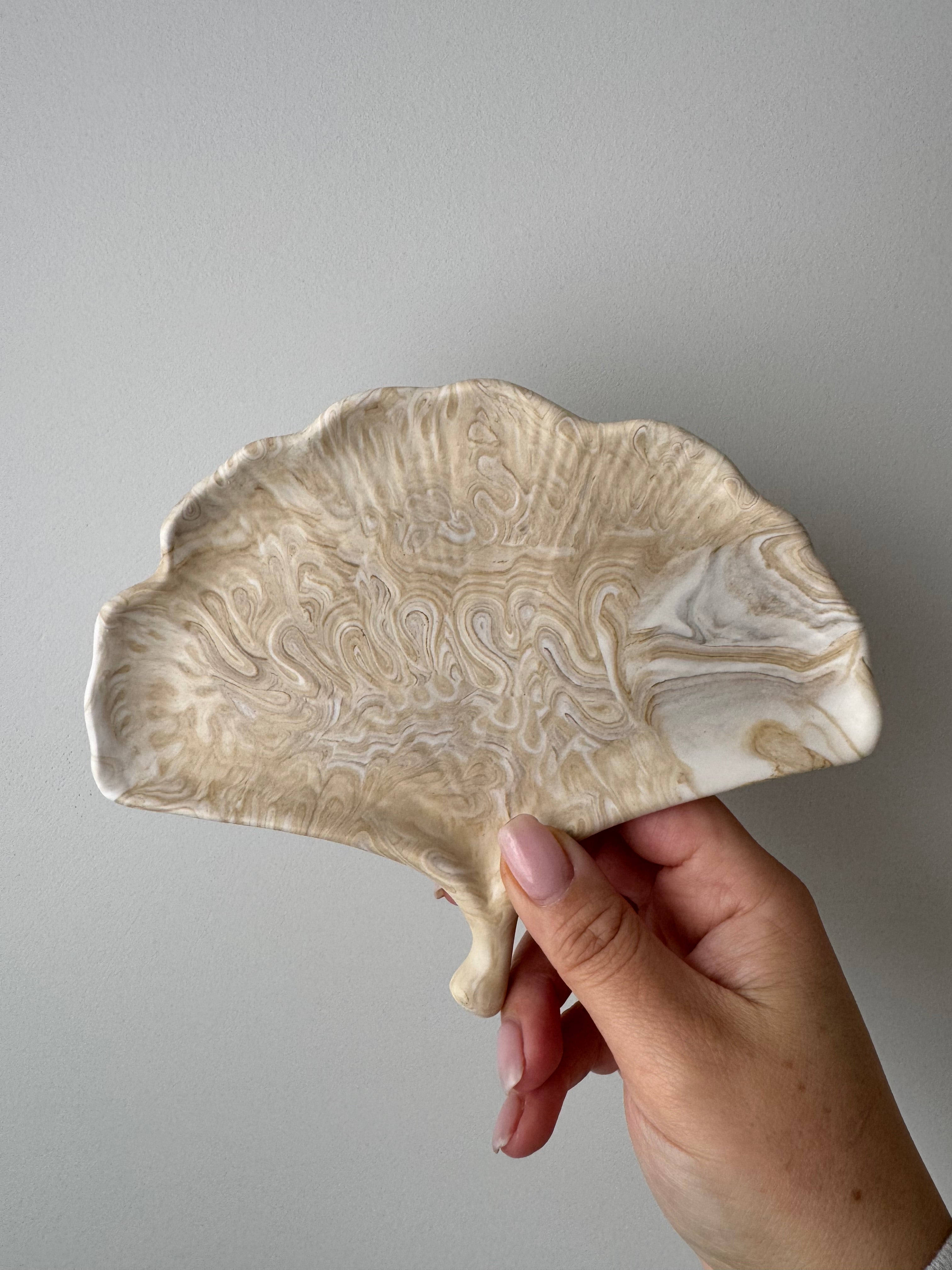 The Biloba Leaf - Beige Marble