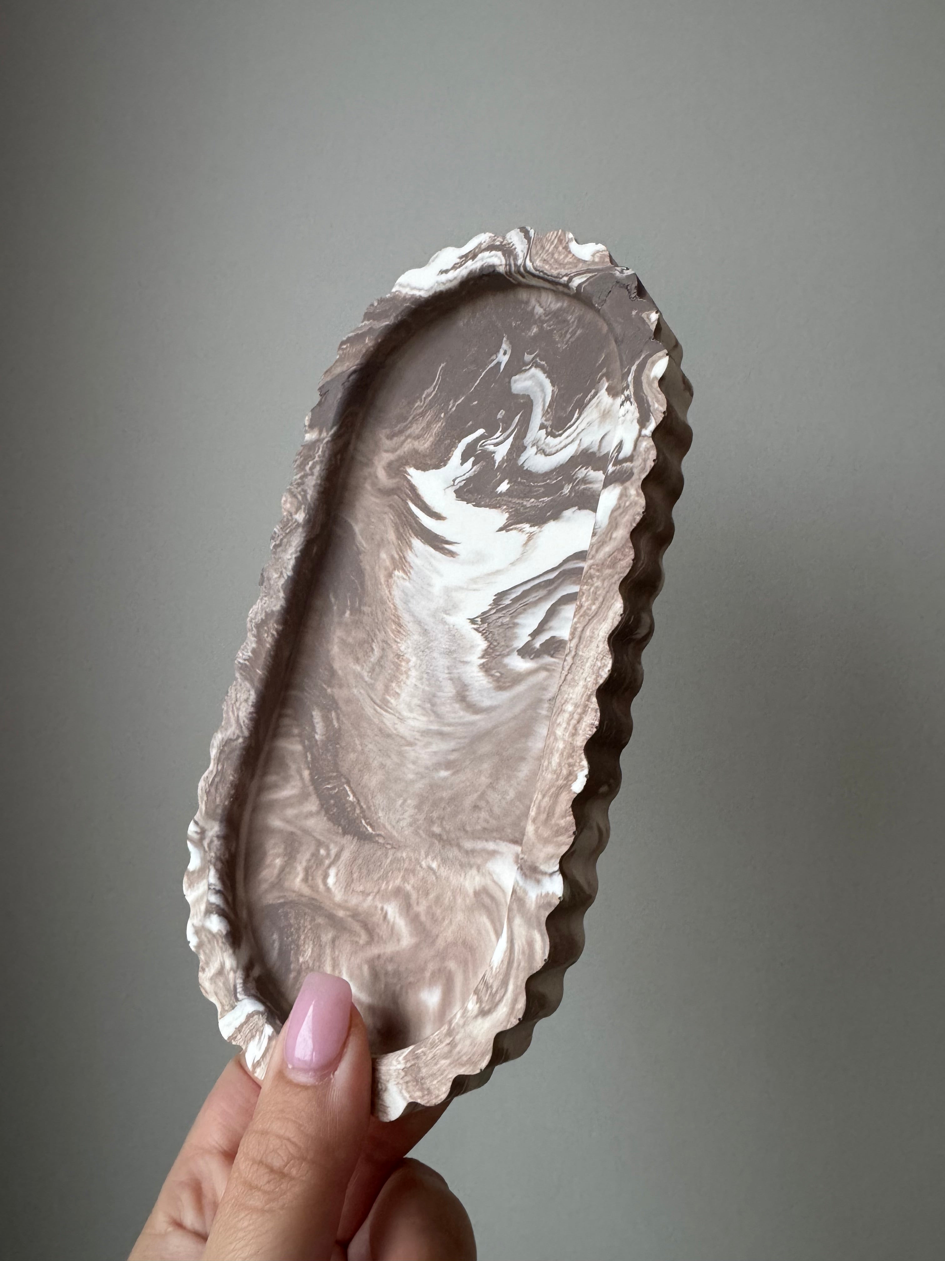 The Scalloped Essence Tray - Mushroom-Taupe Marble