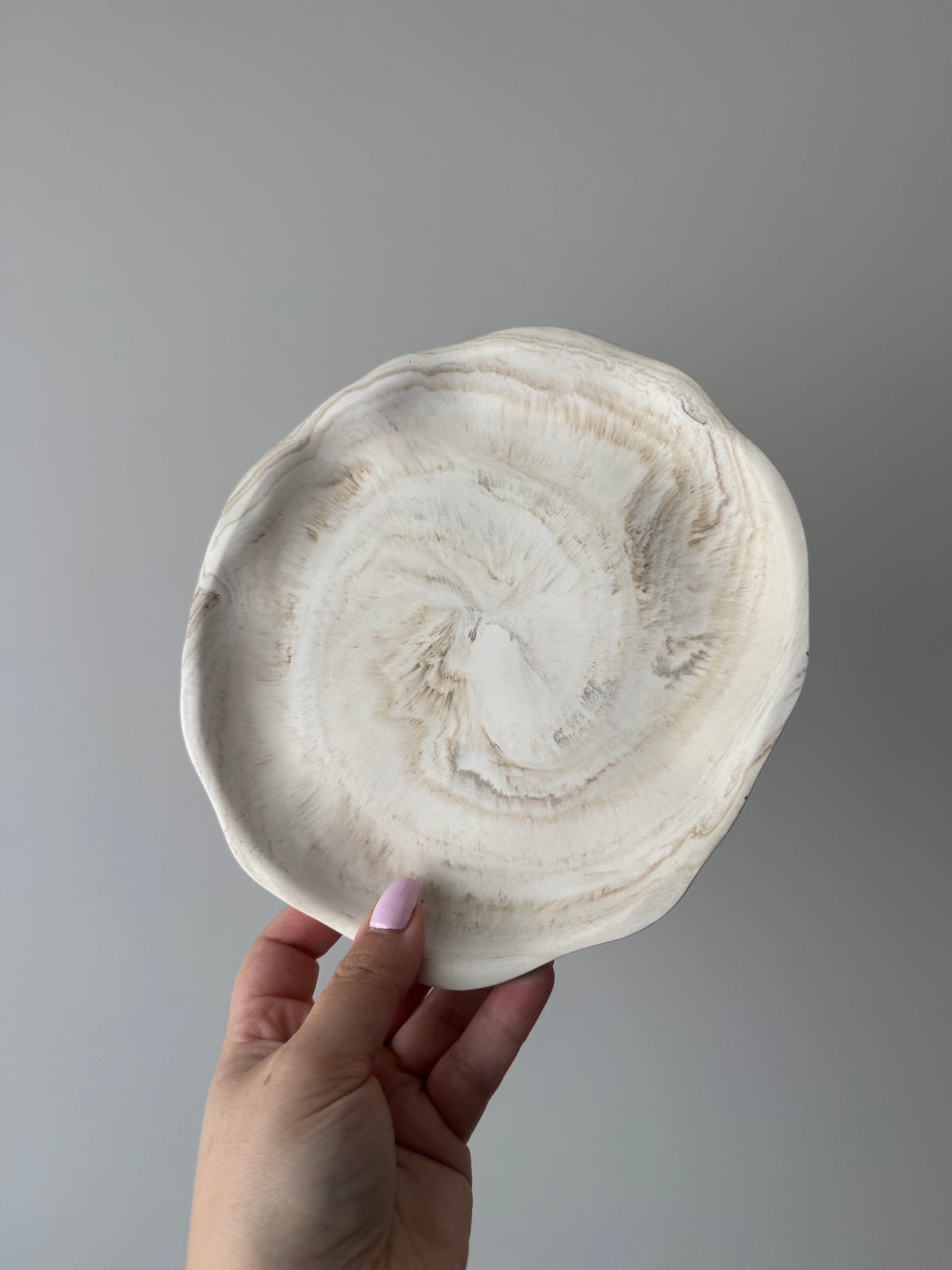 Irregular Round Plate - Beige Marble