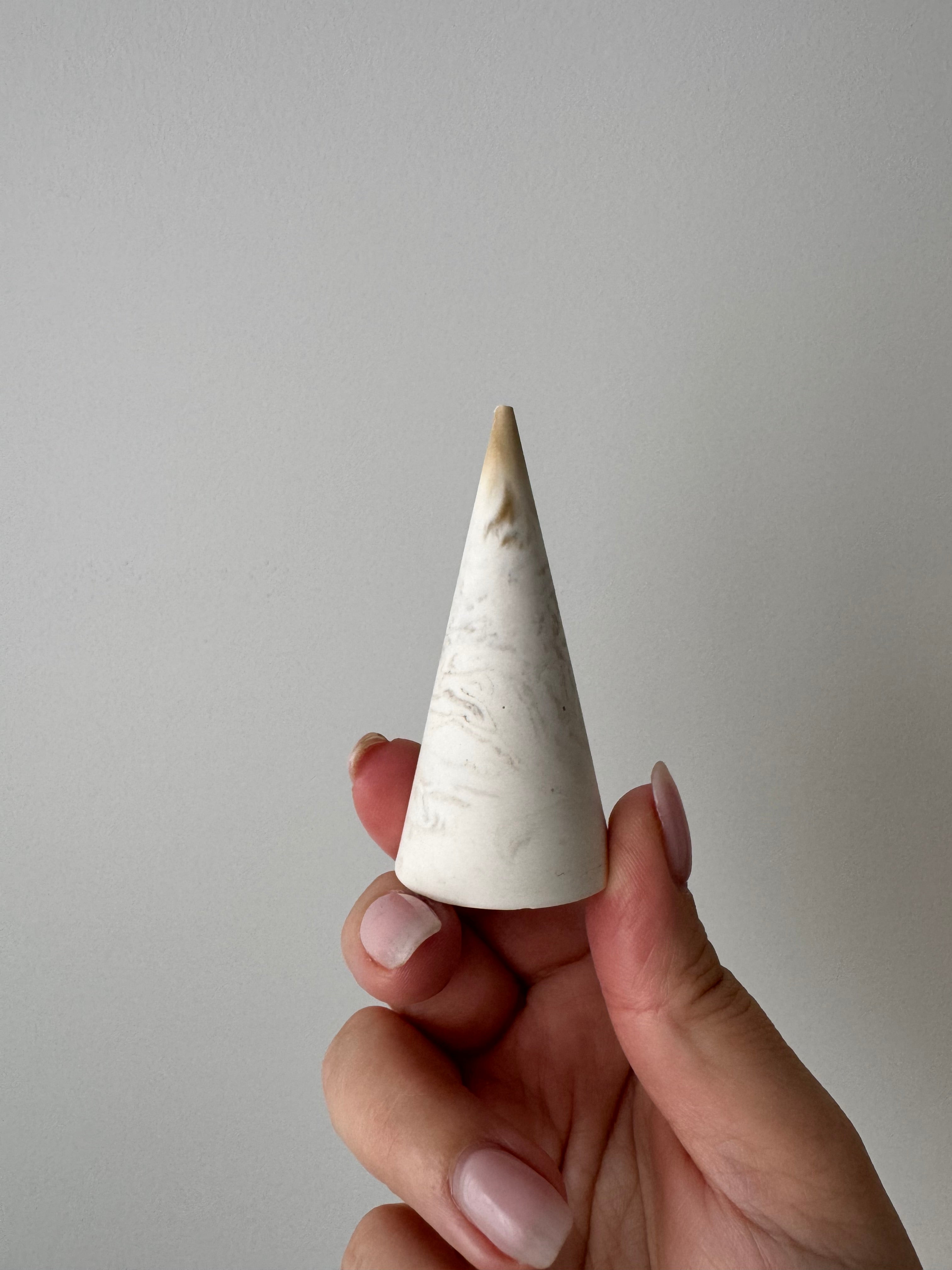 The Amara Ring Holder - Beige Marble