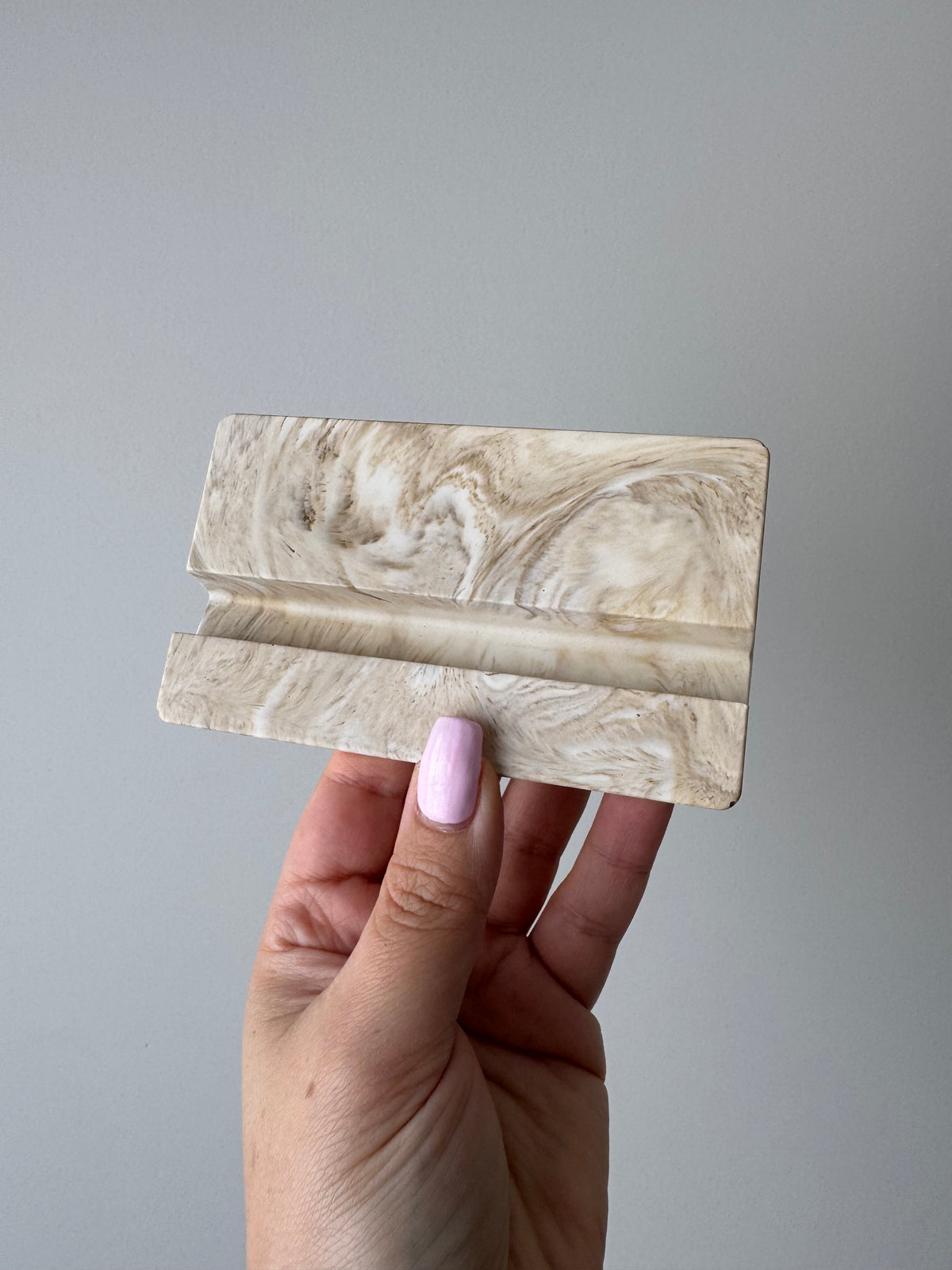 Studio Stand - Beige Marble