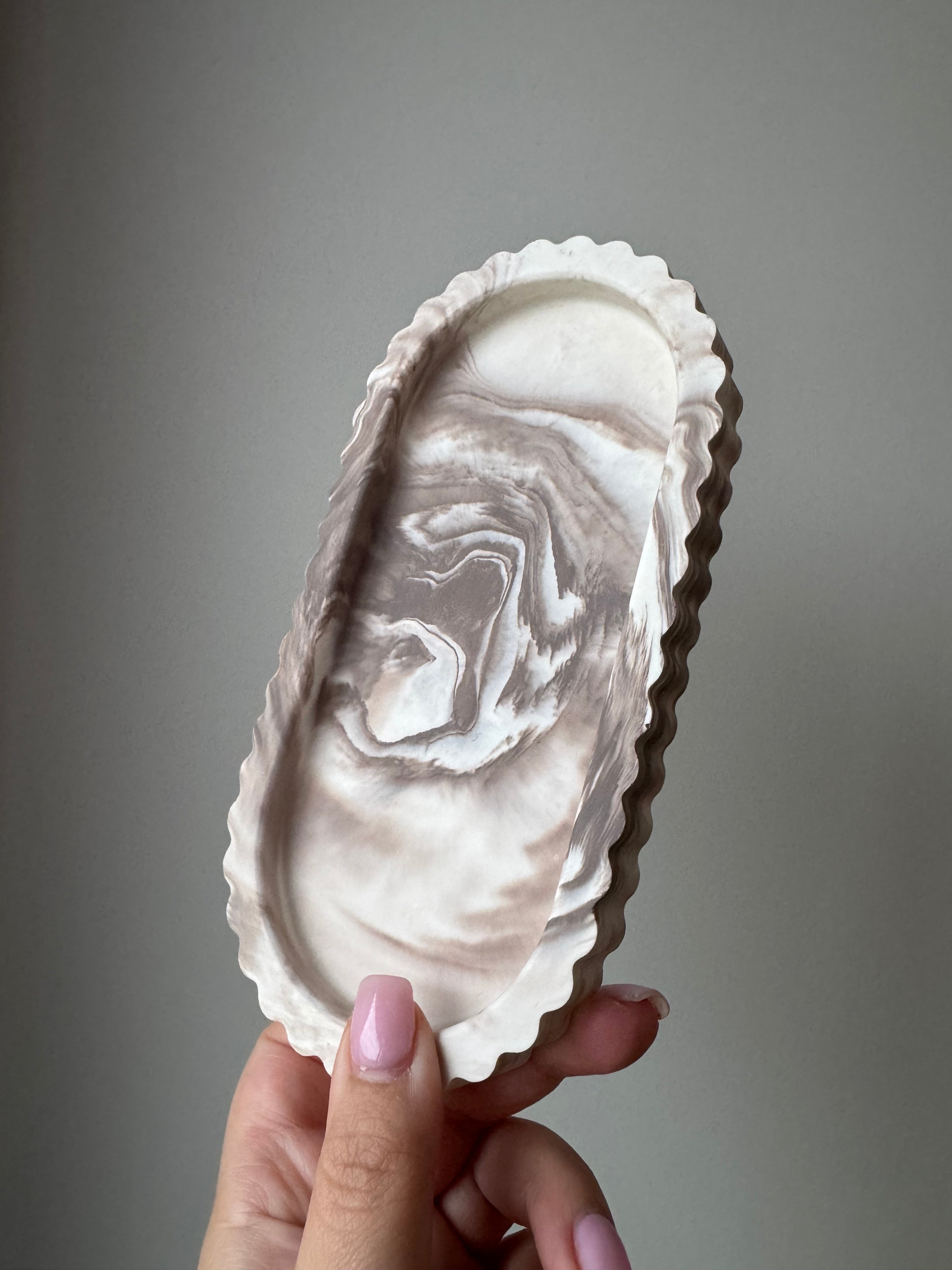 The Scalloped Essence Tray - Mushroom-Taupe Marble