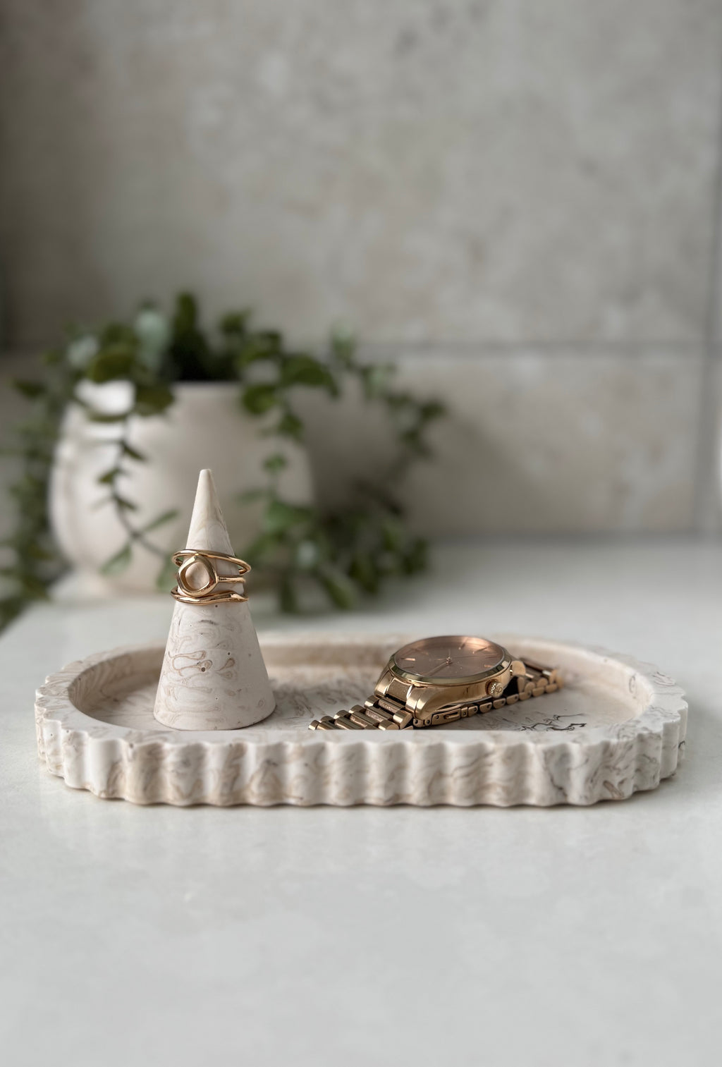 The Scalloped Essence Tray